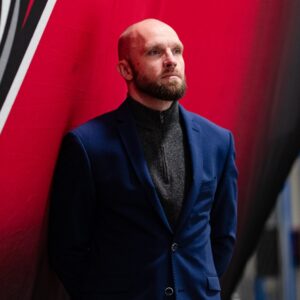 Tallinna HC Panter esindusmeeskonna peatreenerina jätkab 2025/2026 hooajal soomlane Mikko Mäenpää